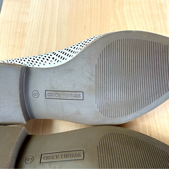 β¨πHPβ¨π. NWOT! Crown Vintage Venetia White Leather Perforated Loafer - Picture 8 of 8